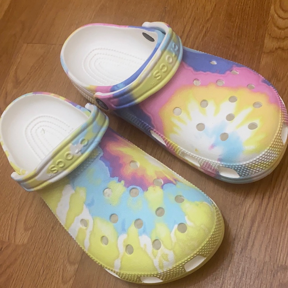 Tie tie Crocs
